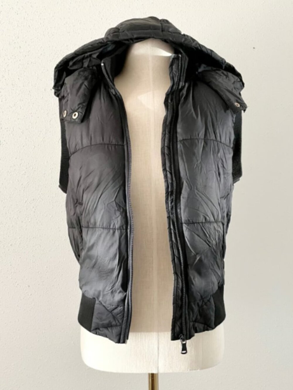 FOREVER 21 Women's Size Small Black Sleeveless Puffer Vest with Removable Hood S